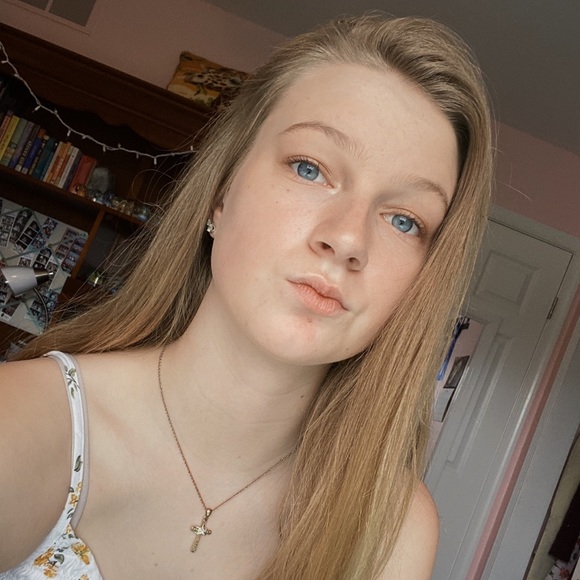 Meet your Posher, Carolyn - Picture 1 of 3